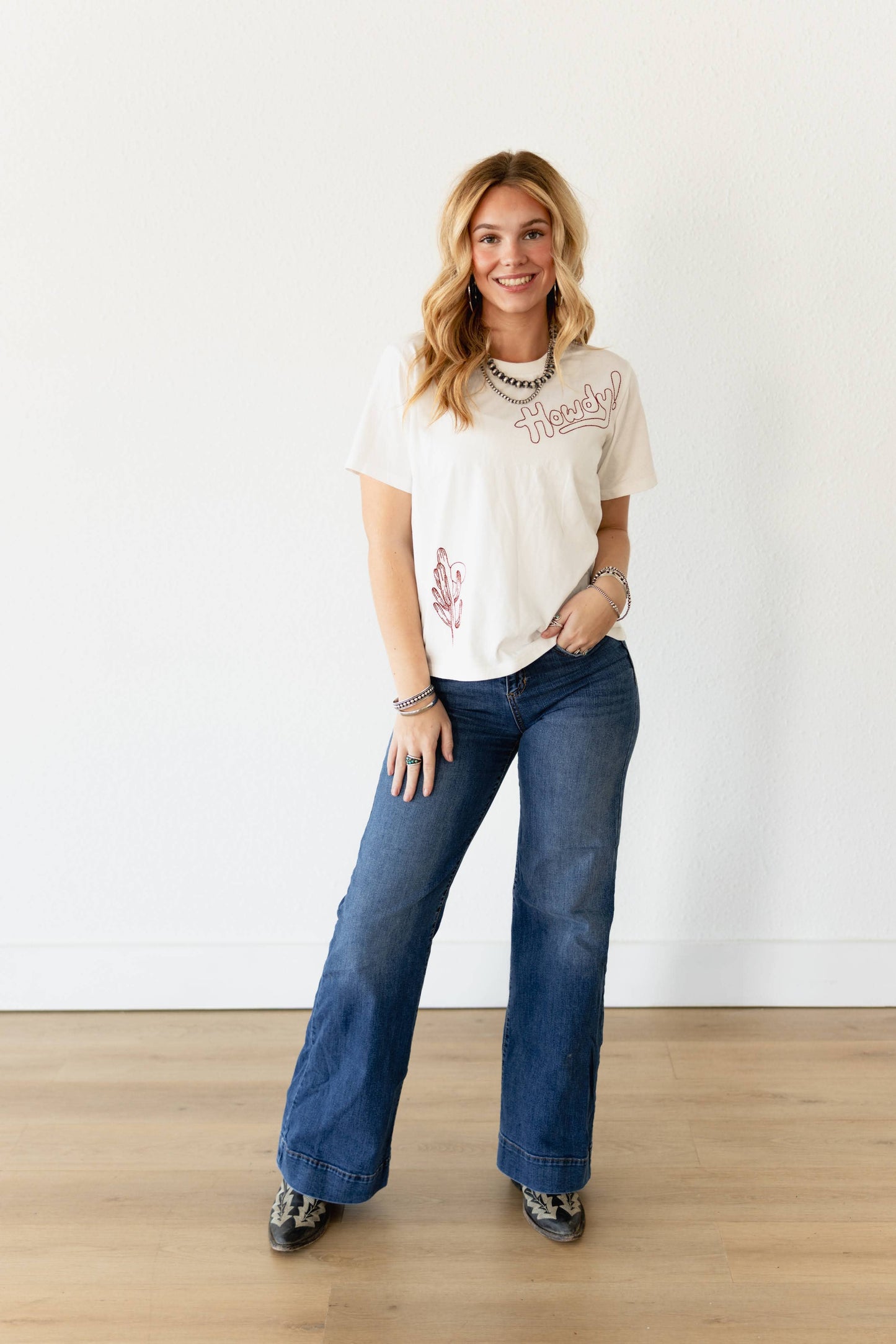 HOWDY  EMBRODIERY TEE